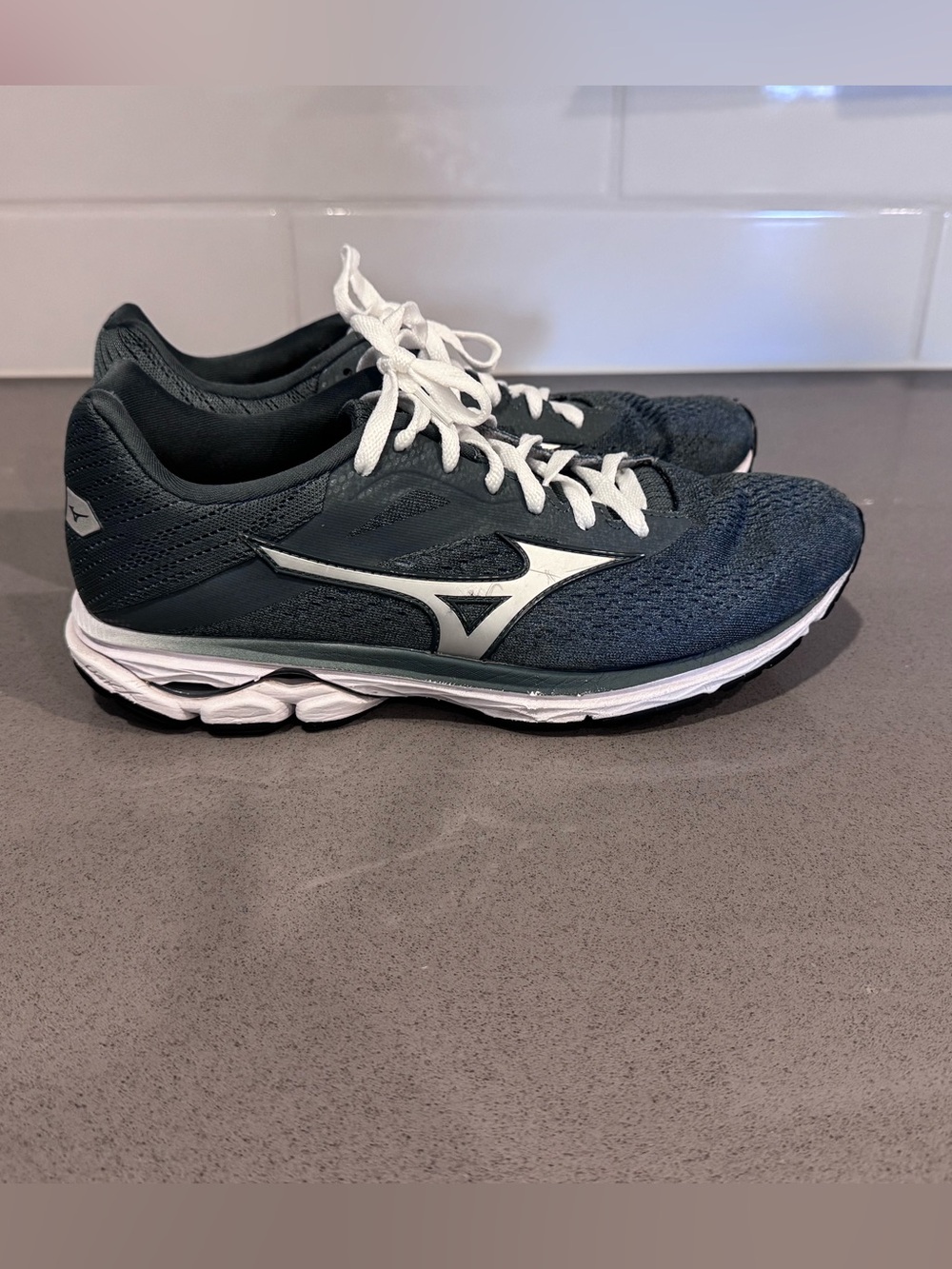 Mizuno Men's Running Shoes - Dark blue and White
